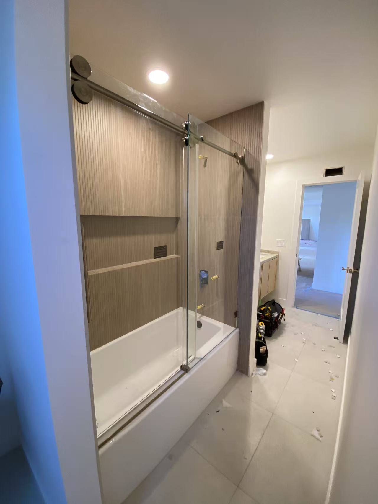 RADIANCE Shower Door - Tub